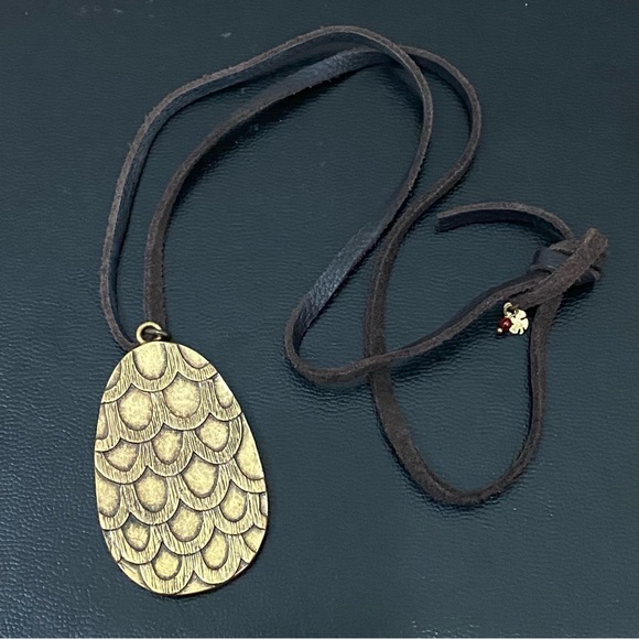 LUCKY BRAND Red Carnelian Brass-tone Large Pendant Leather Cord 26” Necklace - Picture 5 of 14